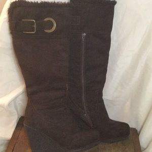 SODA- brown wedge boots 👢